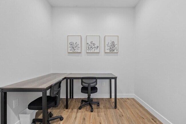 Building Photo - 3757 E Van Buren St