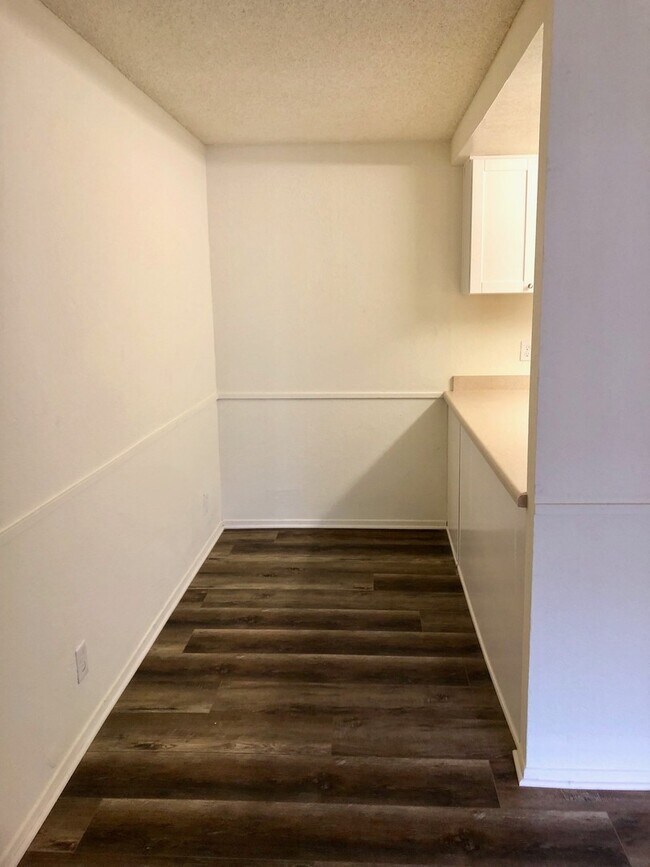 Building Photo - West Ventura Apartment