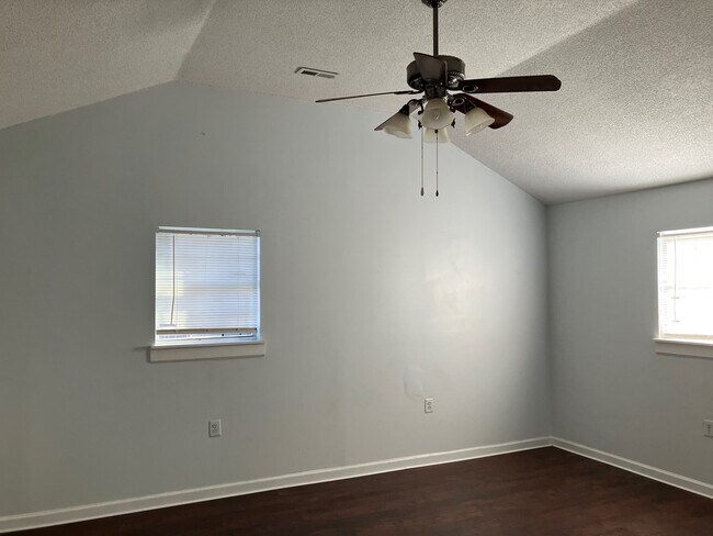 Building Photo - 7054 Foxhall Dr