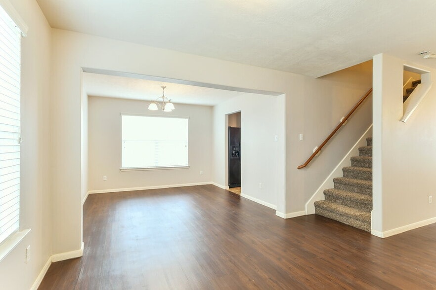 Building Photo - 25222 Barmby Dr