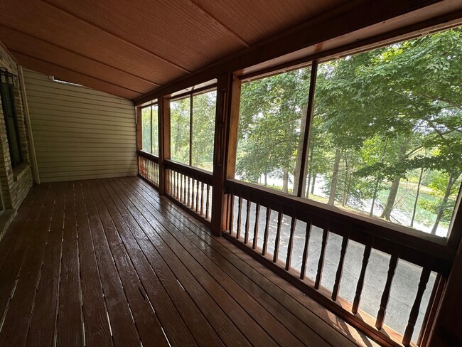 Building Photo - 3505 Lakeside Ct