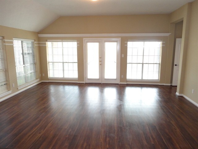 Building Photo - 17302 Lonesome Dove Trl