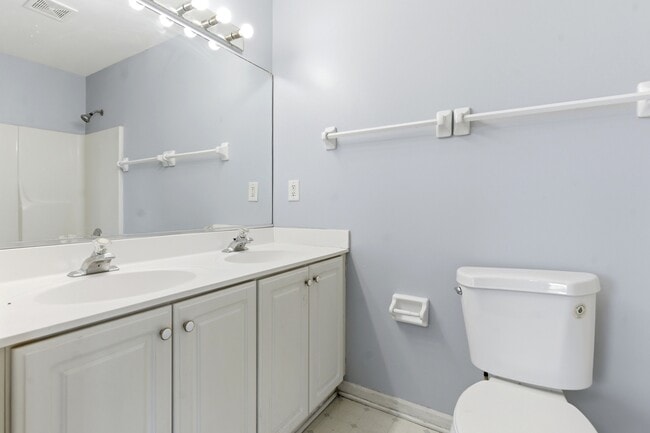 Building Photo - 1824 Country Hills Dr