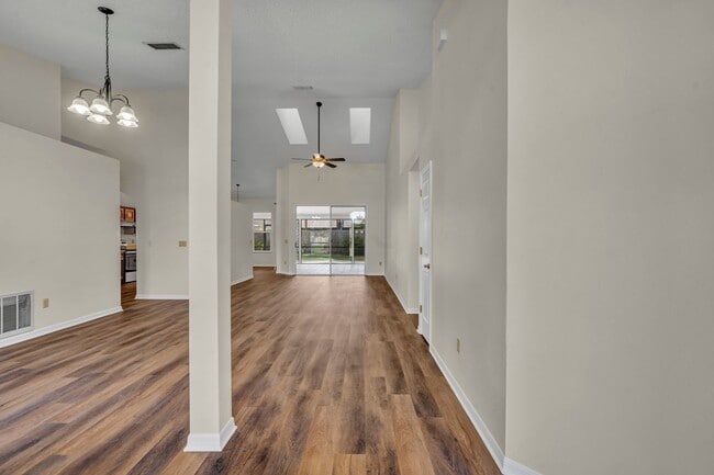 Building Photo - Great Oviedo Home in Bentley Woods!