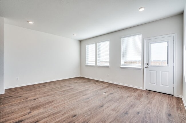 Building Photo - 7024 Vining Dr