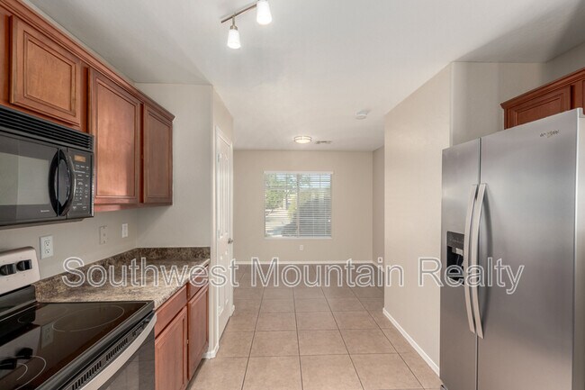 Building Photo - 3625 E Del Rio Dr