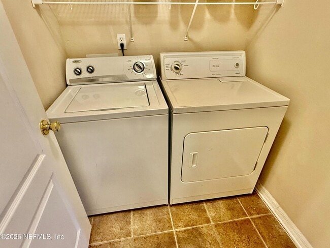 Building Photo - 334 Redwood Ln