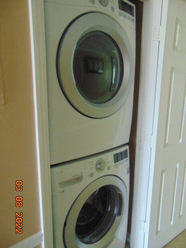 Building Photo - Views! Gorgeous, upgraded penthouse condo at The Breakers