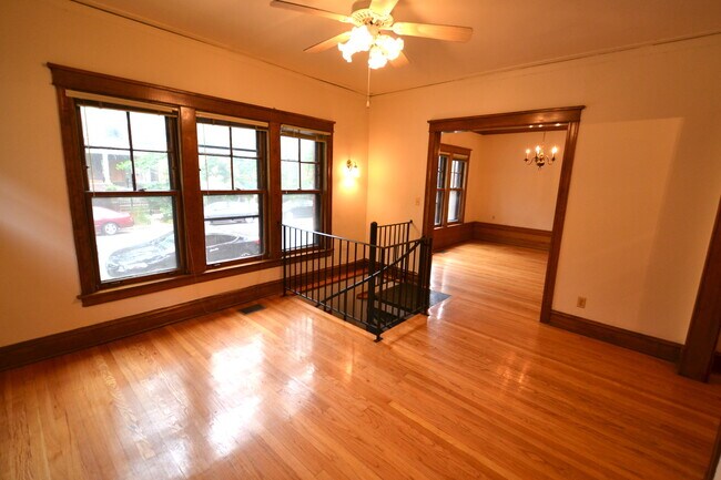 Building Photo - 3761 N Lakewood Ave