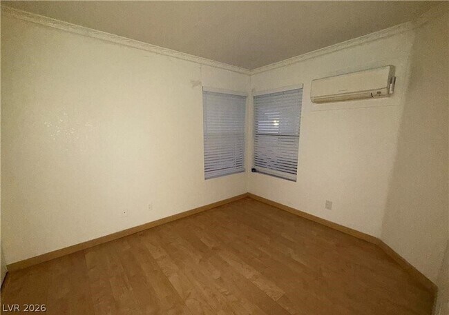 Building Photo - 460 Elm Dr