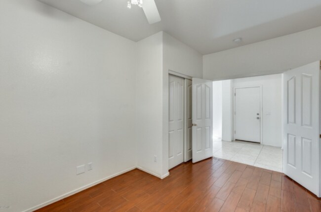 Building Photo - AVAILABLE NOW: Gorgeous 3 Bedroom 2 Bathro...