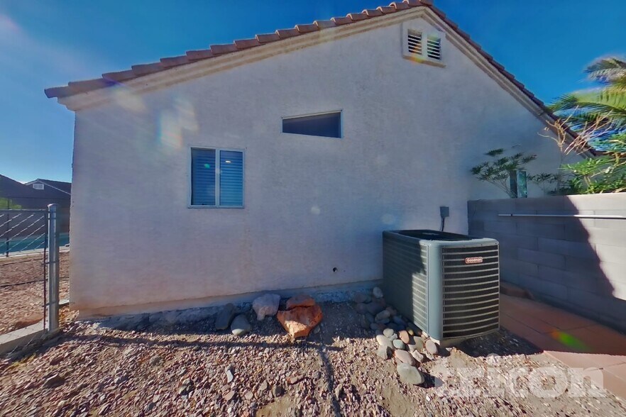 Building Photo - 604 Lively Fiesta Way
