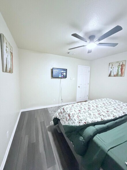 Building Photo - 5110 Daybreak Dr