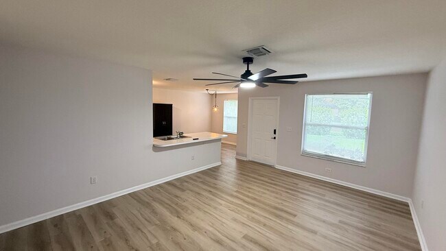 Building Photo - 1095 Miami Blvd