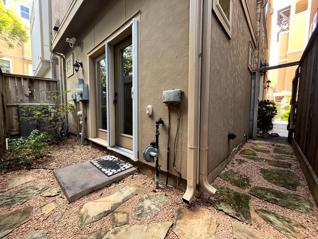 Building Photo - 5207 Gibson St