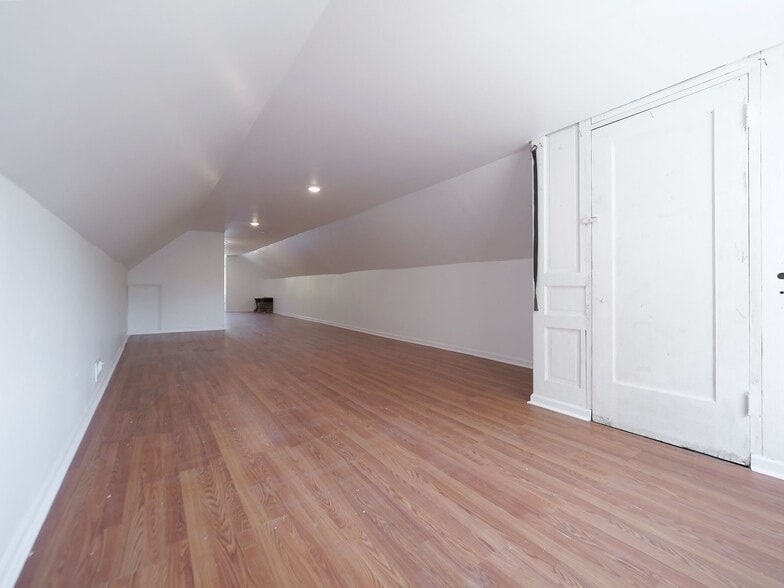 Front closet - 5351 S Laflin St