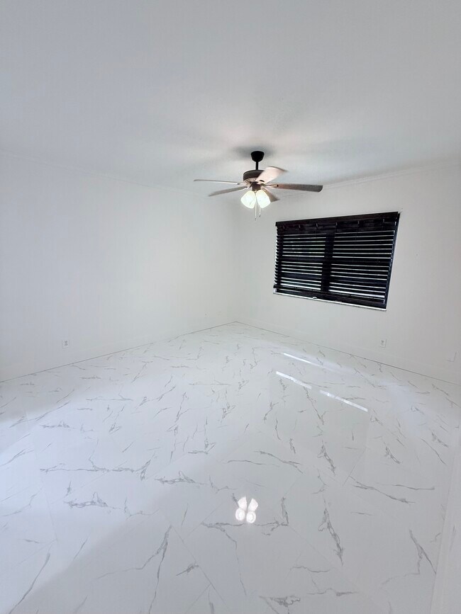 Building Photo - 140 S Cypress Rd