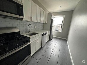 Building Photo - 3 bedroom in BRONX NY 10455