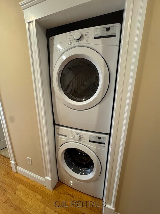 Building Photo - 10 Sherman Ct