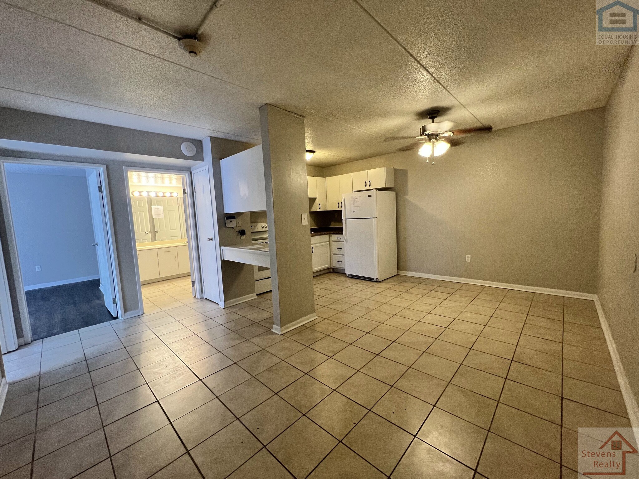 Building Photo - 915 S Seminole Dr