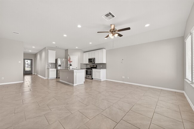 Building Photo - 7558 Highland Chase Dr