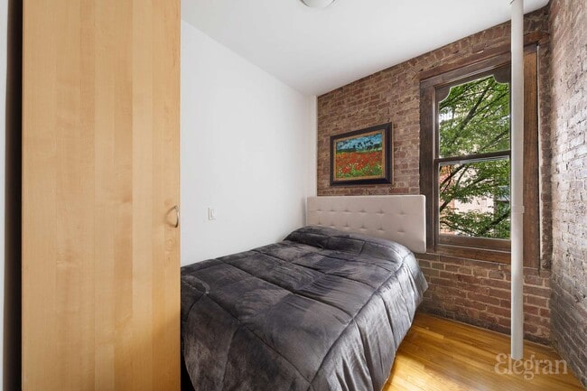 Building Photo - 138 W 10th St