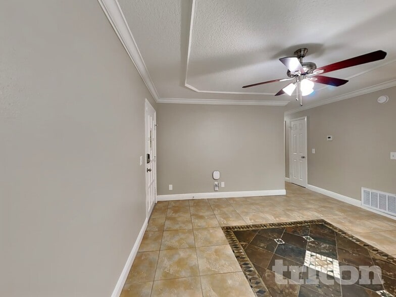 Building Photo - 563 Robin Hill Cir