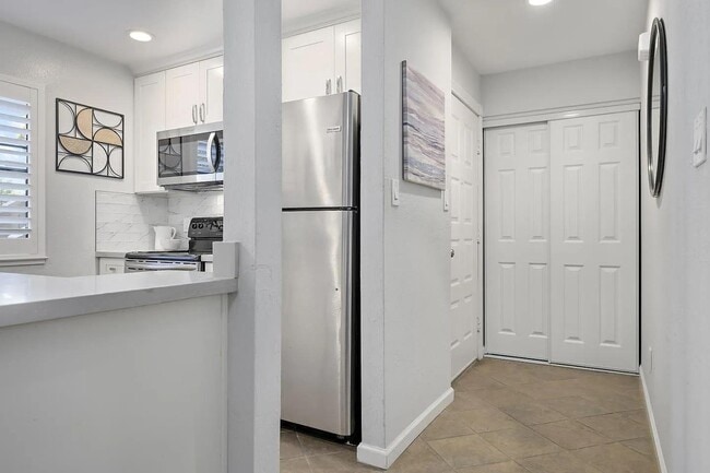 Building Photo - 598 Ironwood Terrace