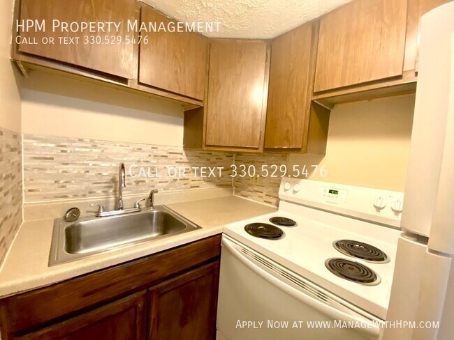 Building Photo - 1821 Ferndale Rd NW