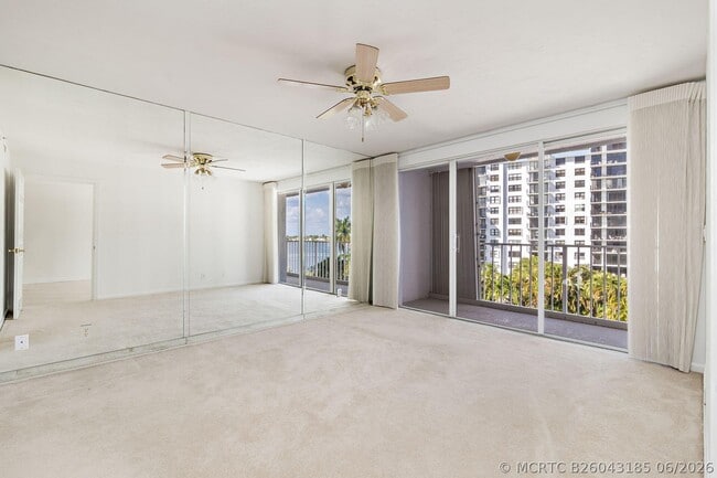 Building Photo - 3901 S Flagler Dr