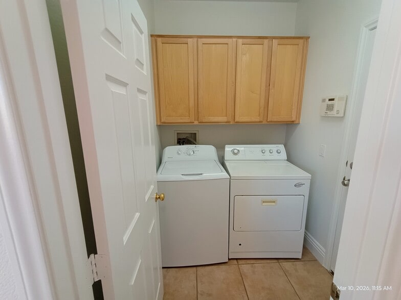 Building Photo - 7918 Mustang Canyon St