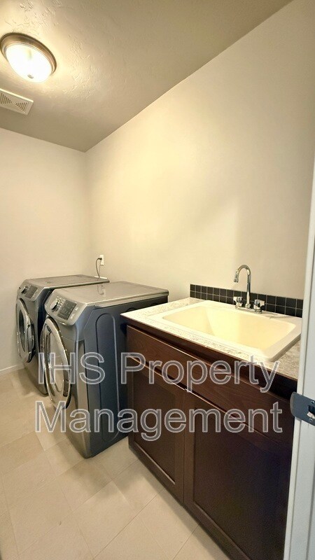 Building Photo - 5814 Sidon Ln