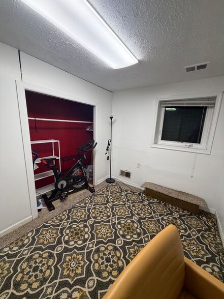 Building Photo - 301 S Fillmore St