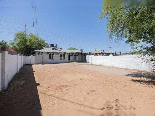 Building Photo - 1808 W Thomas Rd