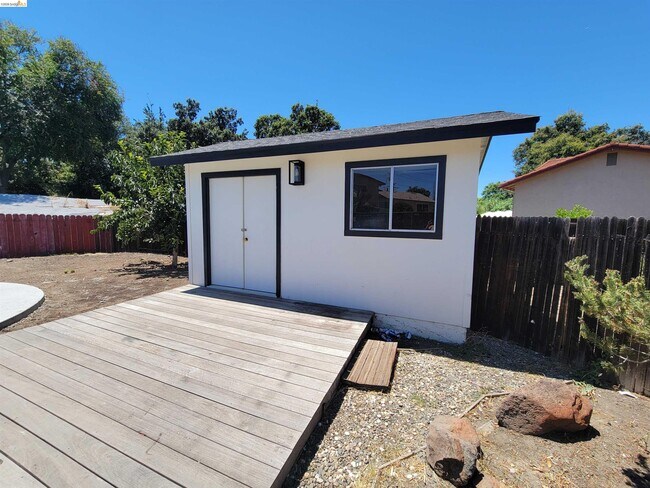 Building Photo - 2210 Sierra Ct