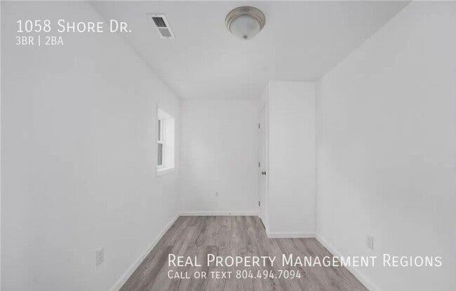 Building Photo - 1058 Shore Dr