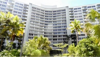 Building Photo - 1500 Bay Rd