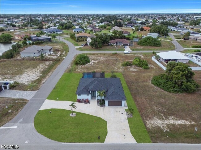 Building Photo - 24 Chiquita Blvd S
