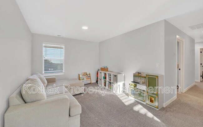 Building Photo - 979 Shoreline Dr