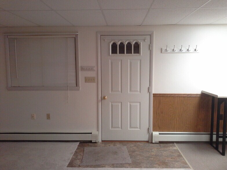 Entry - 119 Valley View Dr