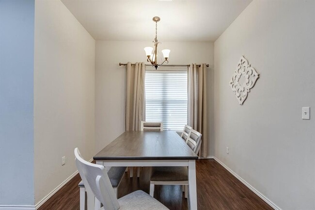 Building Photo - 2217 Stella Rd