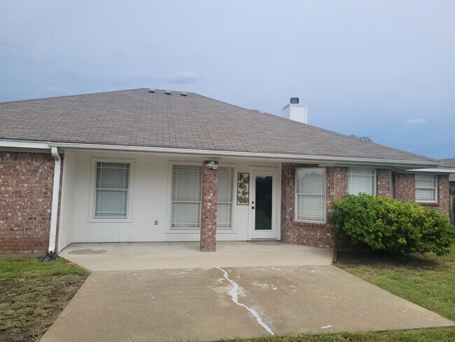 Building Photo - 4805 Joseph Dr