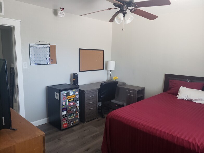 Room 2 - 8237 E Lewis Ave