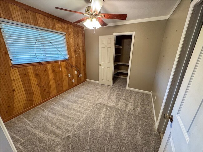 Building Photo - 1714 Crescent Dr