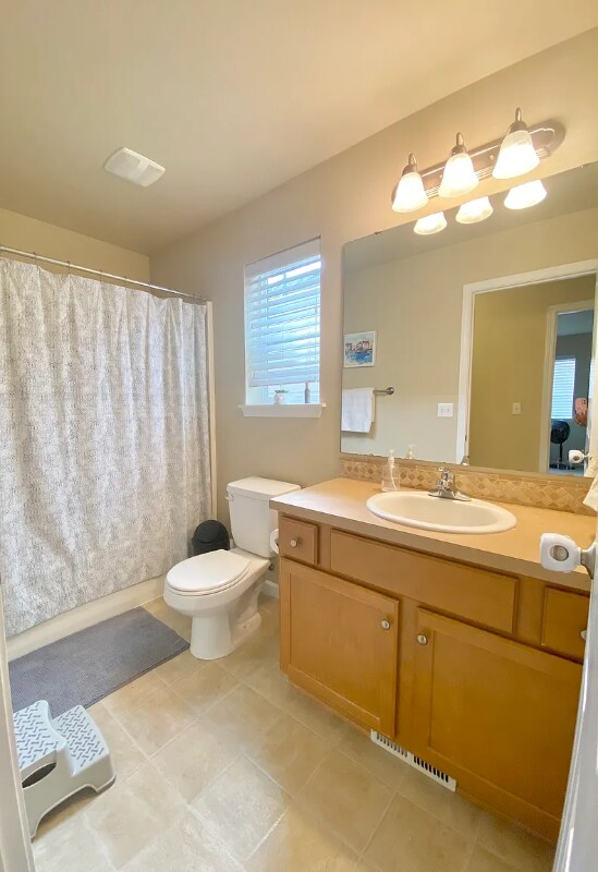 Building Photo - 4424 Edgewater Blvd NE