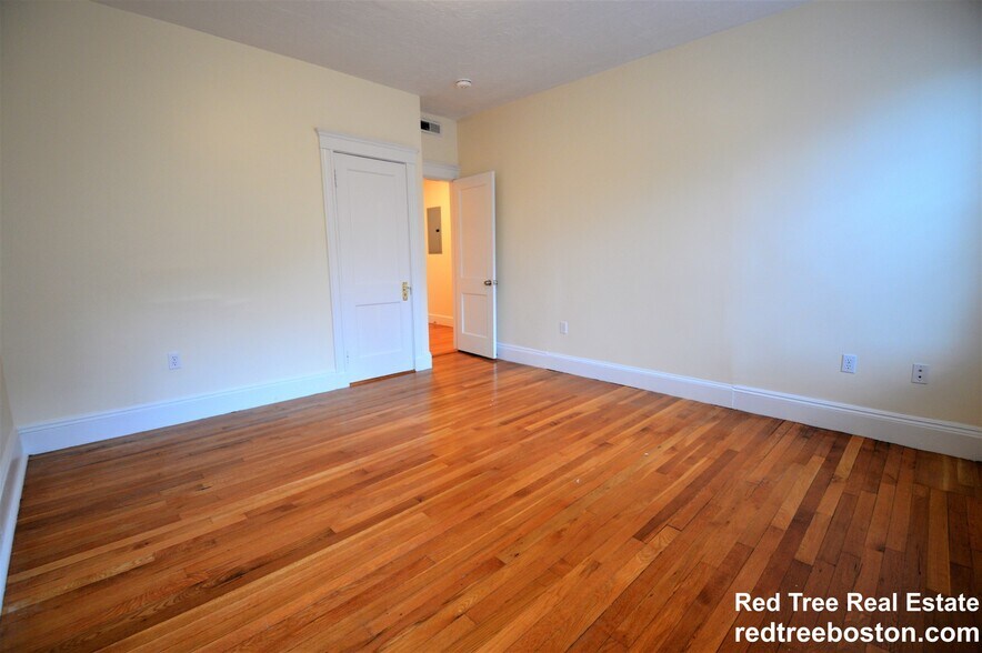 Building Photo - 191 Winthrop Rd