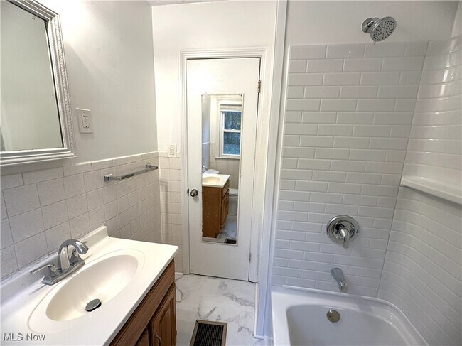 Building Photo - 1381 Dover Ave