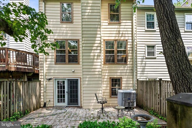 Building Photo - 2114 Lang Dr