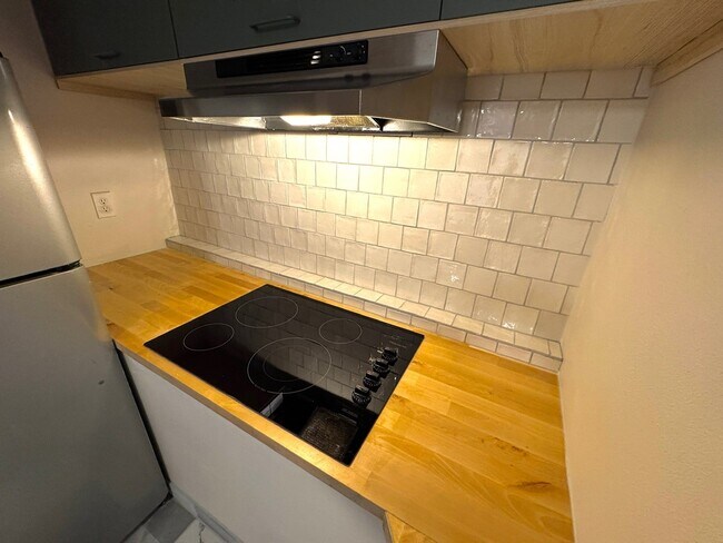 Building Photo - 108 W Byers Pl