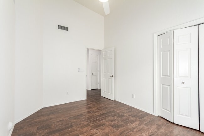 Building Photo - 9003 E Aster Dr